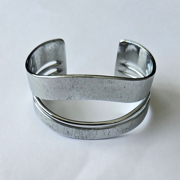 Cuff - Picture 2 of 6